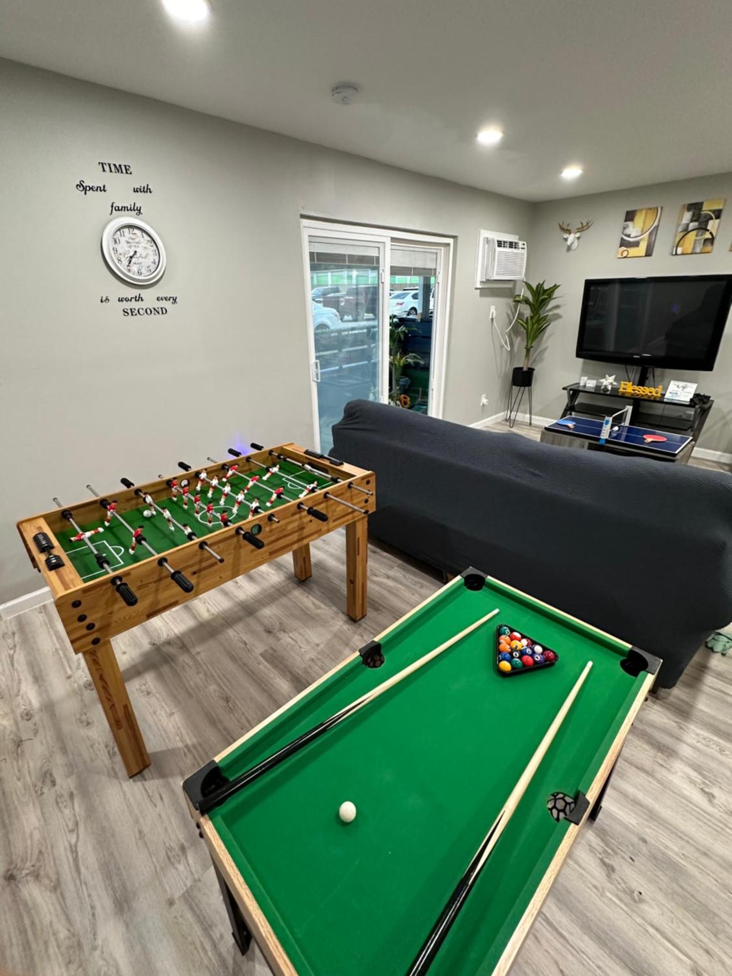 Fun-filled Retreat Near Six Flags For 15 People Arlington