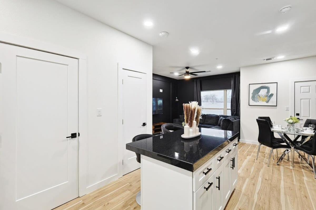 New 2b Townhome Near At&t Global Life 6flag * Arlington