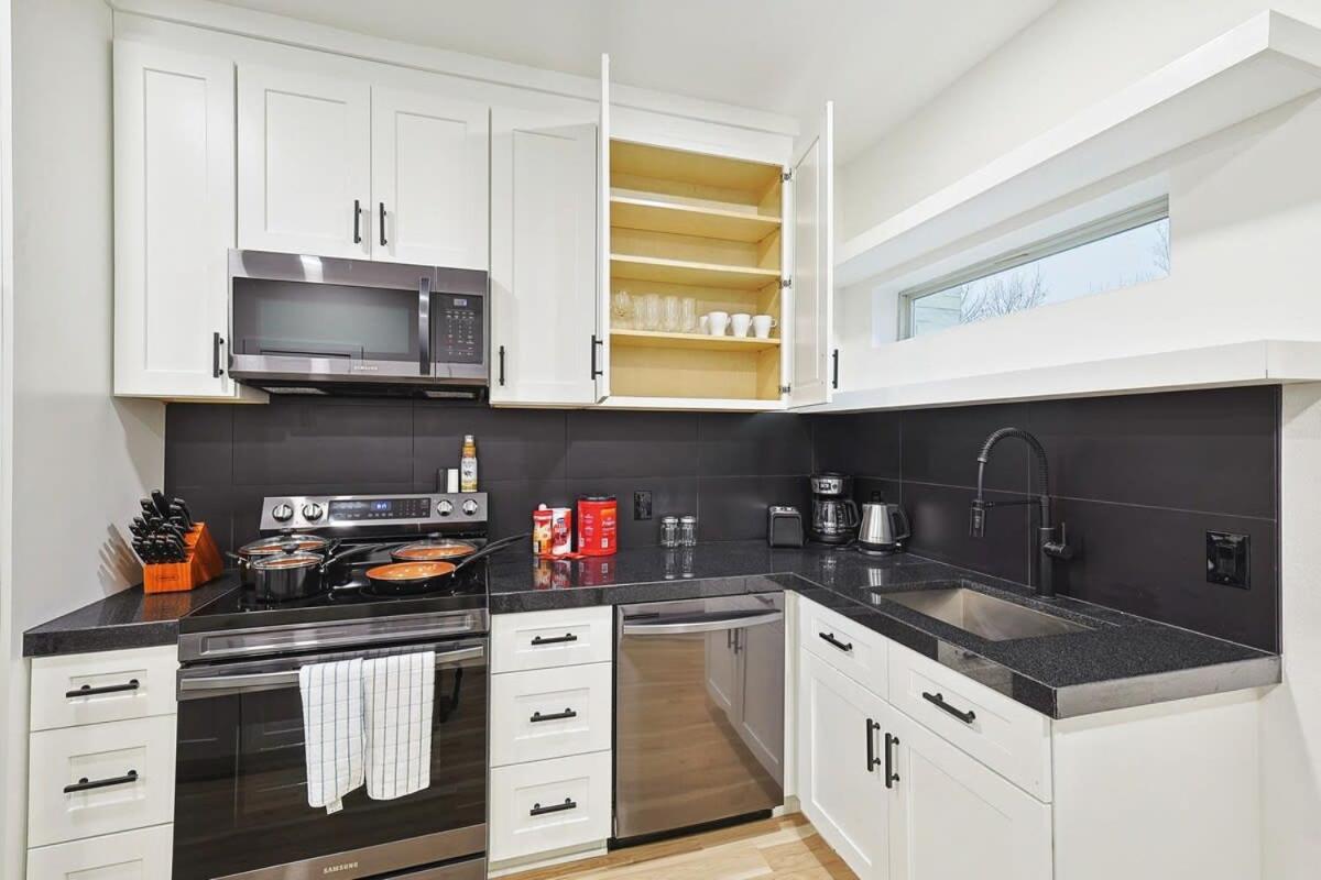 Apartment New 2b Townhome Near At&t Global Life 6flag Arlington