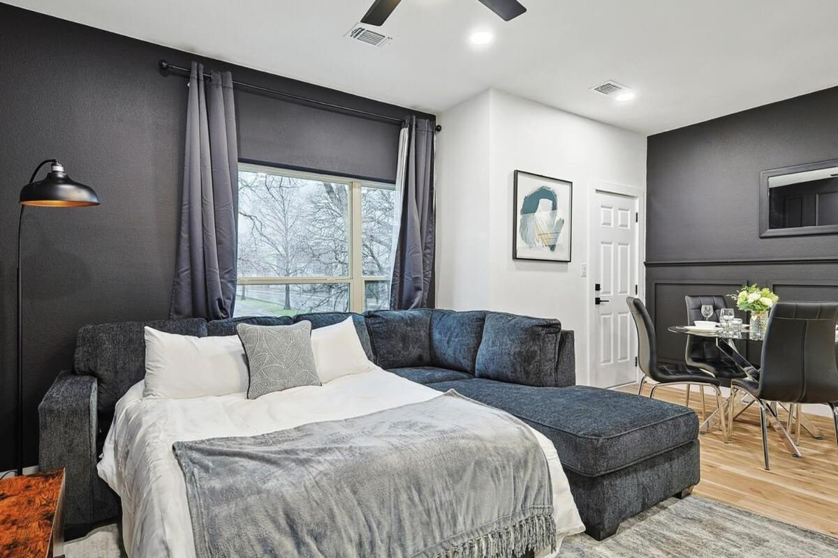 New 2b Townhome Near At&t Global Life 6flag Arlington