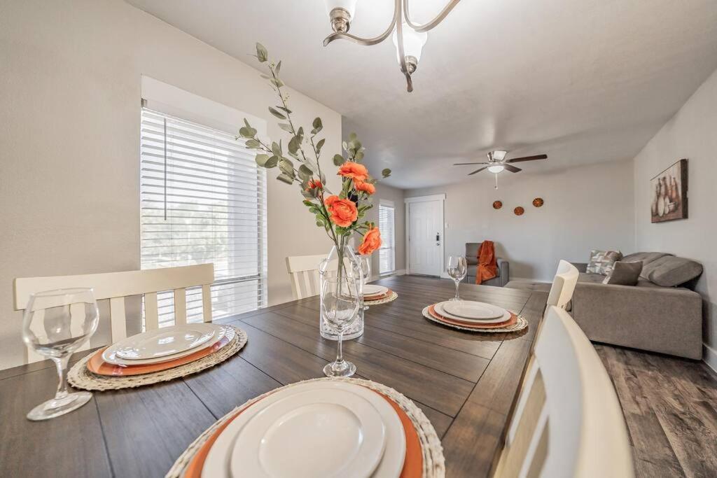 Walk To At&t Stadium, King Bed! Close 2 Everything Apartment Arlington