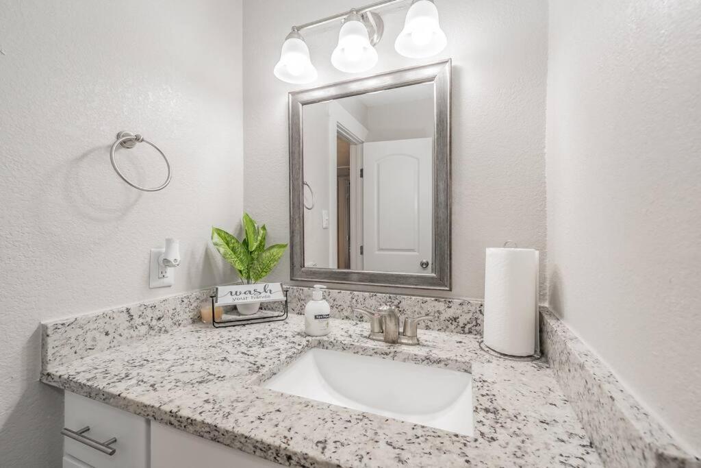Walk To At&t Stadium, King Bed! Close 2 Everything Arlington