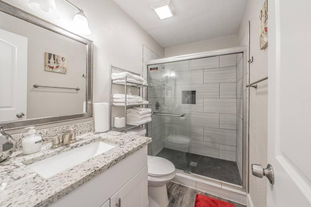 Apartment Walk To At&t Stadium, King Bed! Close 2 Everything *
