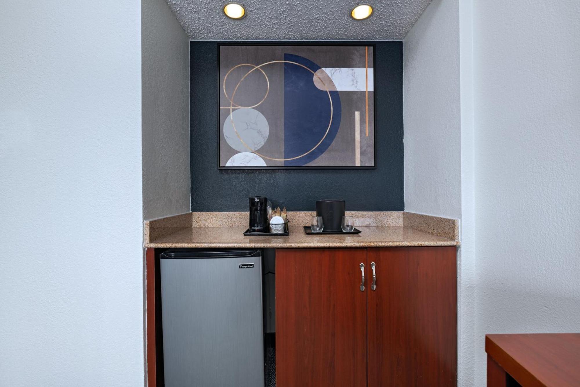 Hotel Courtyard By Marriott Dallas Entertainment District