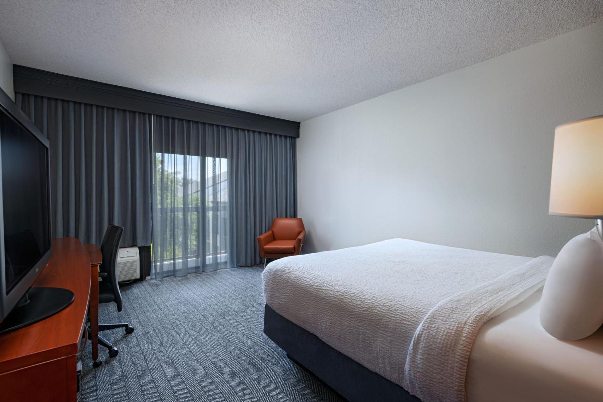 Courtyard By Marriott Dallas Entertainment District Arlington