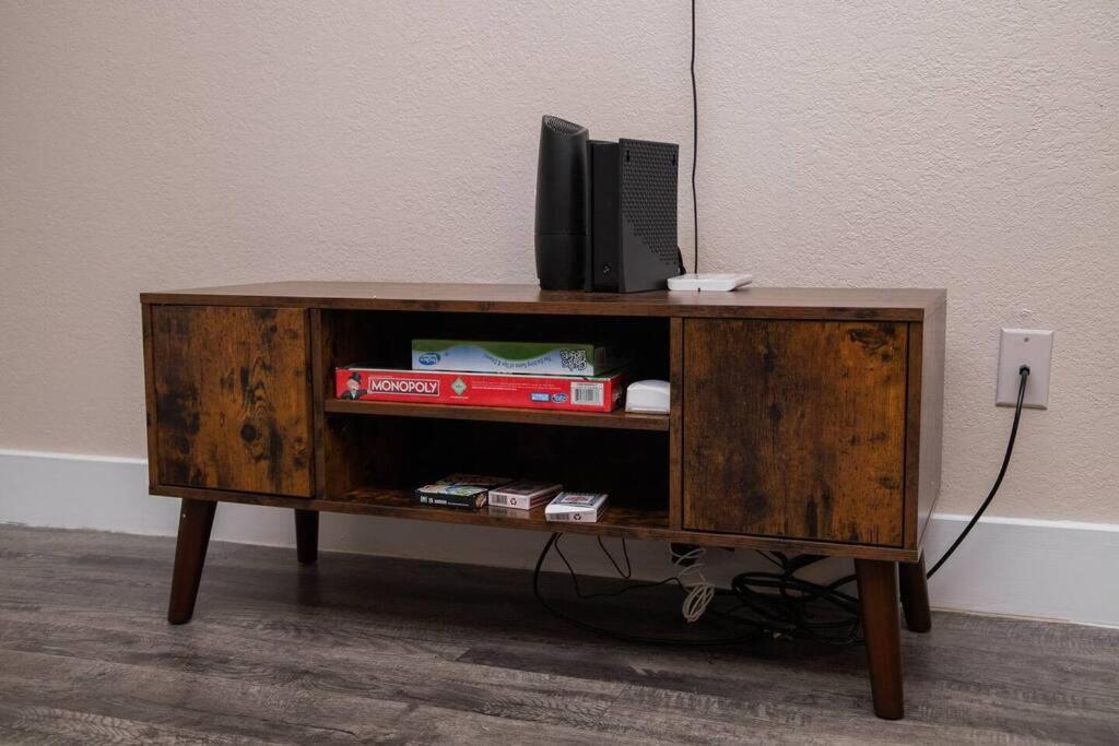 Apartment Walk To Att-free Parking-min To Attractions-modern Arlington