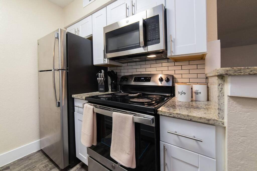 Apartment Walk To Att-free Parking-min To Attractions-modern