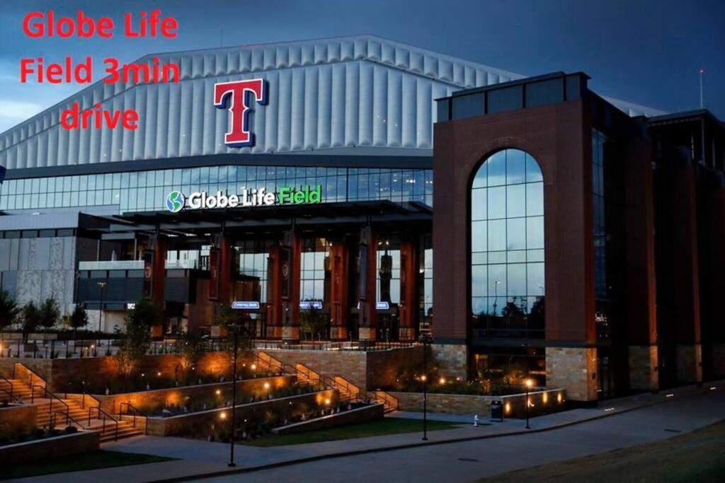 Walk To Att-free Parking-min To Attractions-modern Arlington