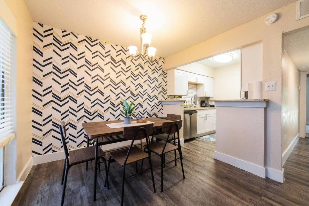 Walk To Att-free Parking-min To Attractions-modern * Arlington