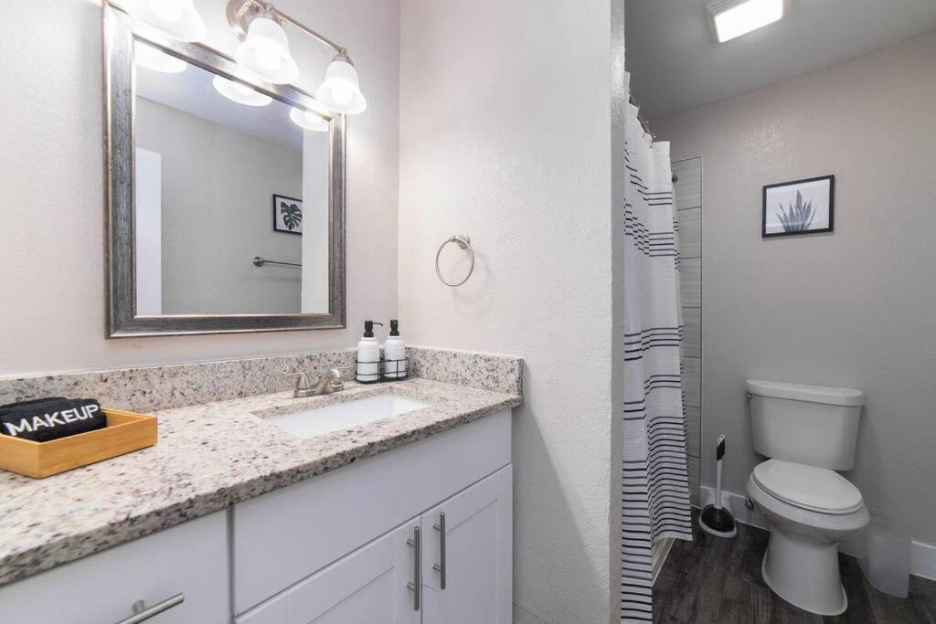 Apartment Walk To Att-glblife-free Parking-min To Attraction Arlington