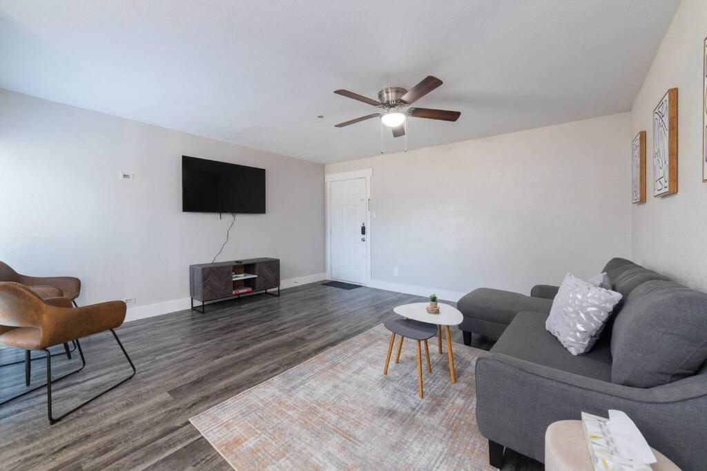 Walk To Att-glblife-free Parking-min To Attraction *