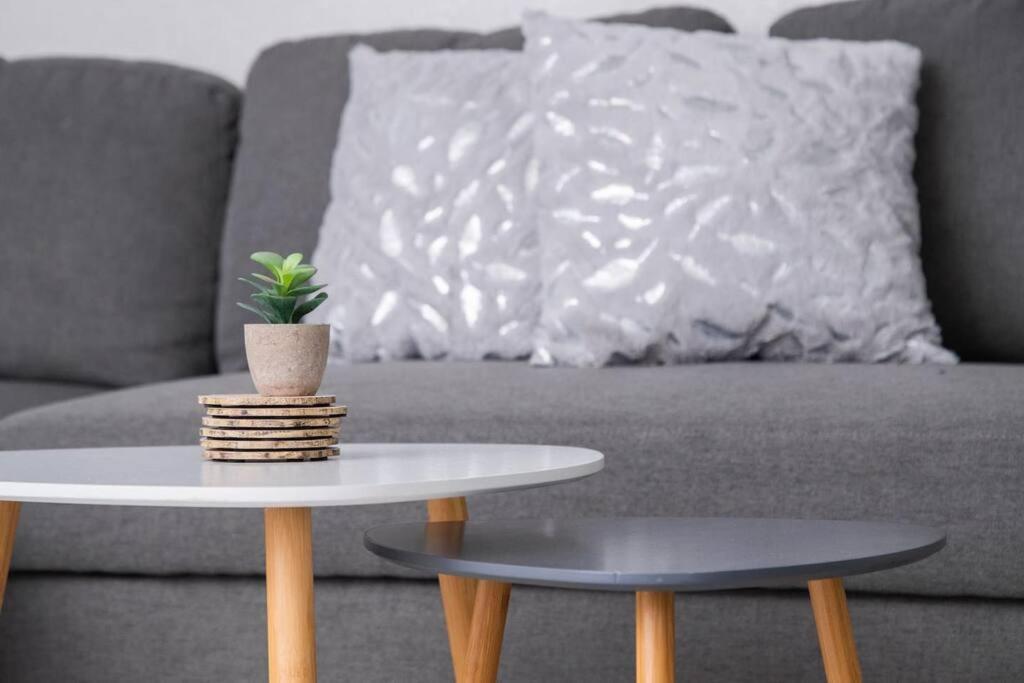 Apartment Walk To Att-glblife-free Parking-min To Attraction