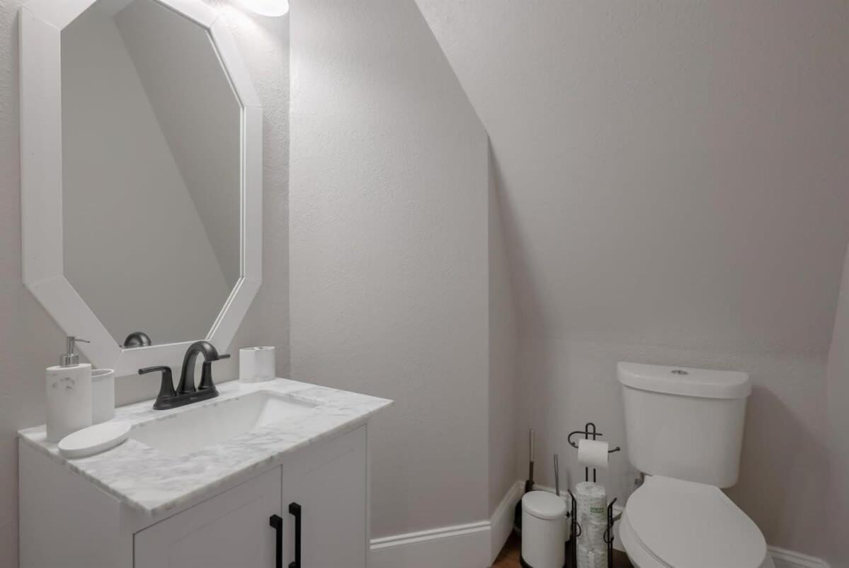 Pearl White Dream With Private Pool & Theatre