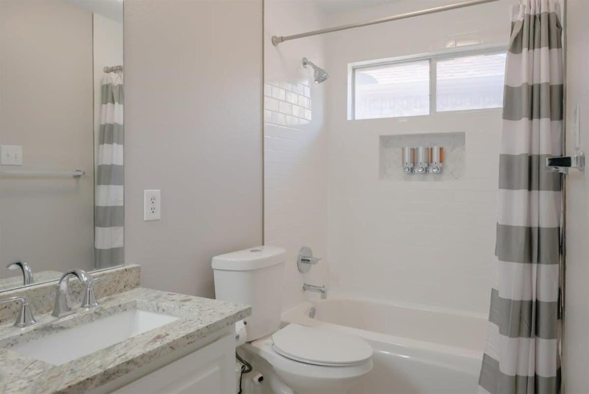 Pearl White Dream With Private Pool & Theatre Arlington