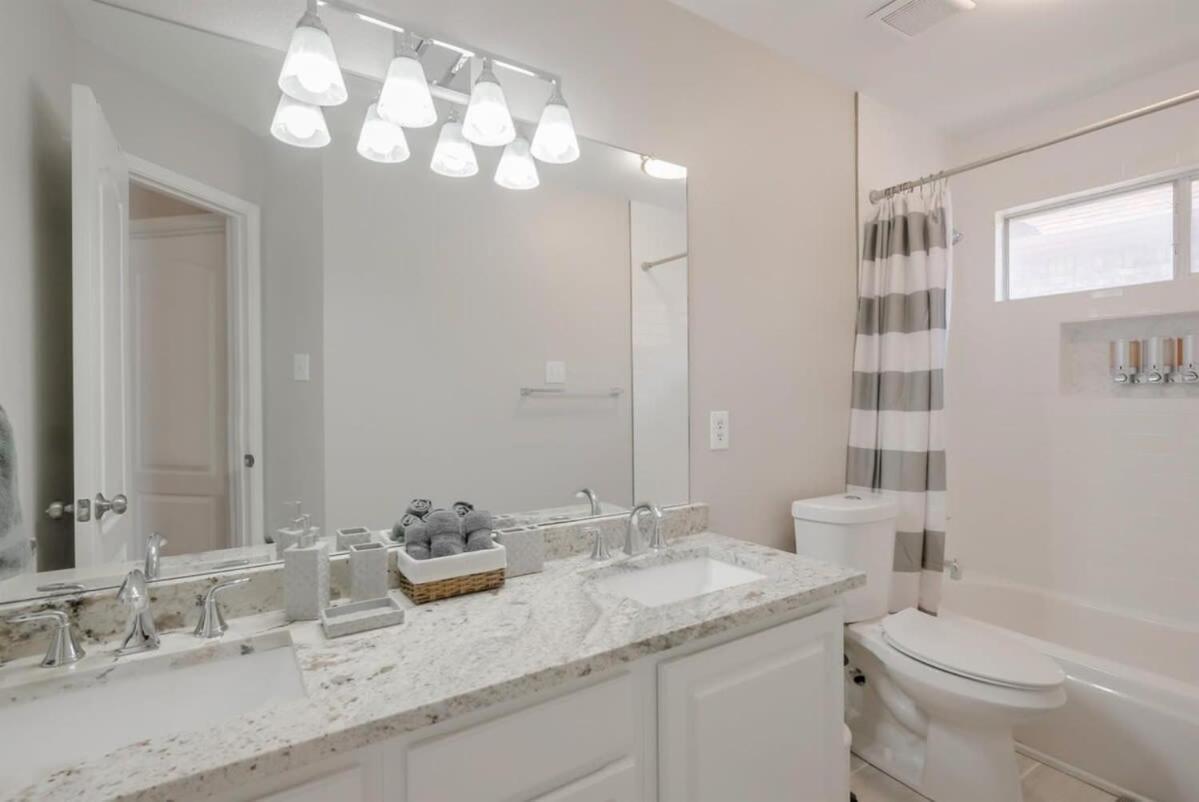 Pearl White Dream With Private Pool & Theatre Holiday home Arlington
