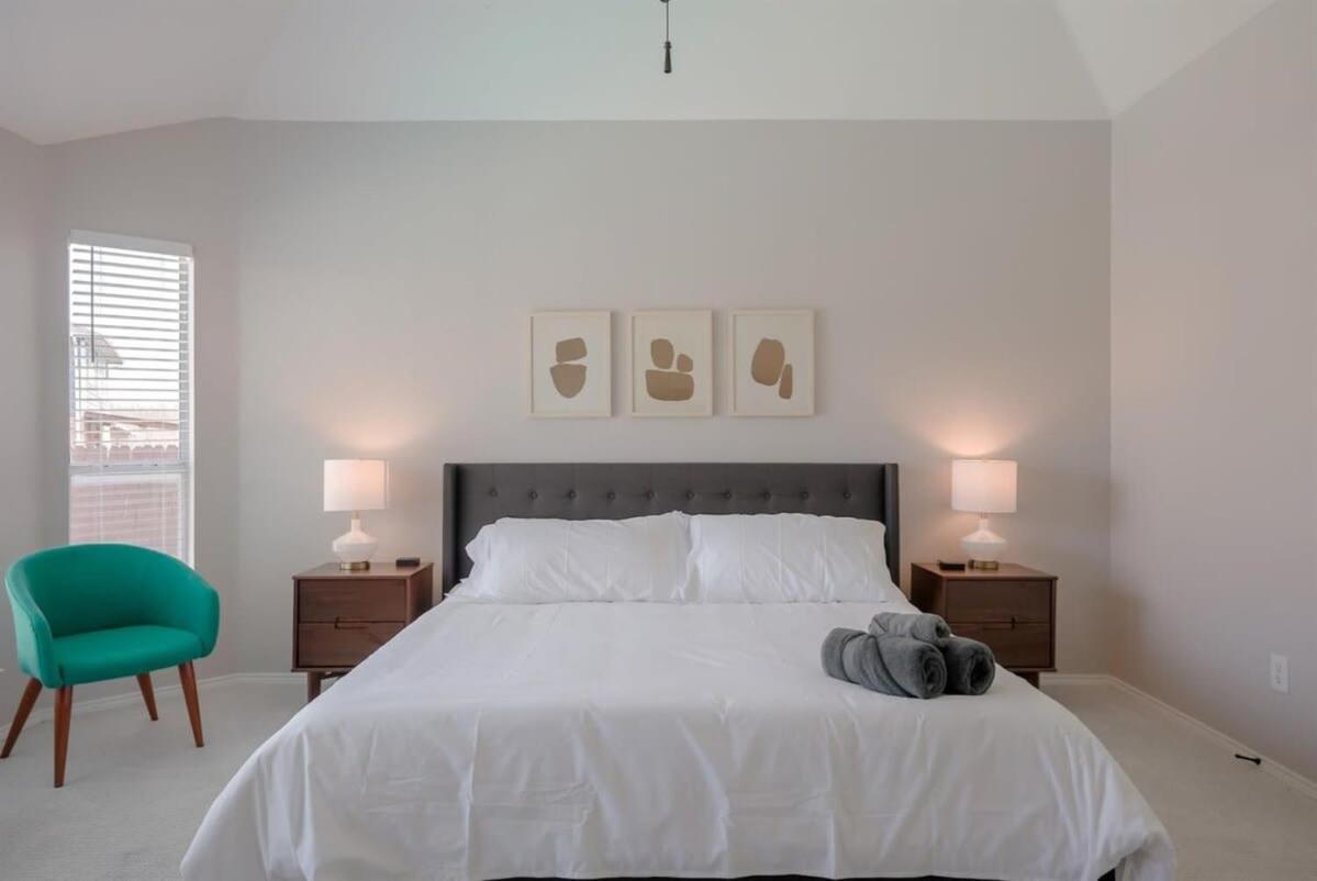 Pearl White Dream With Private Pool & Theatre *