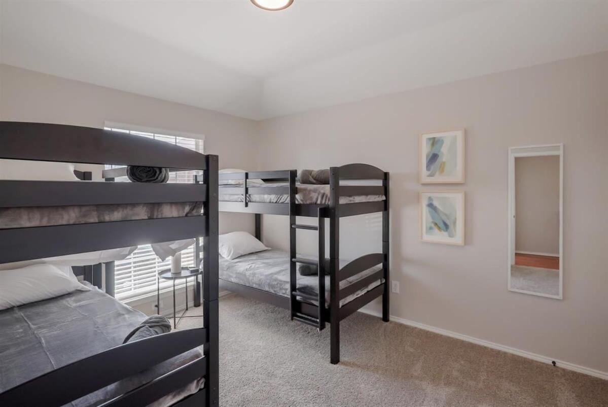 Pearl White Dream With Private Pool & Theatre Arlington