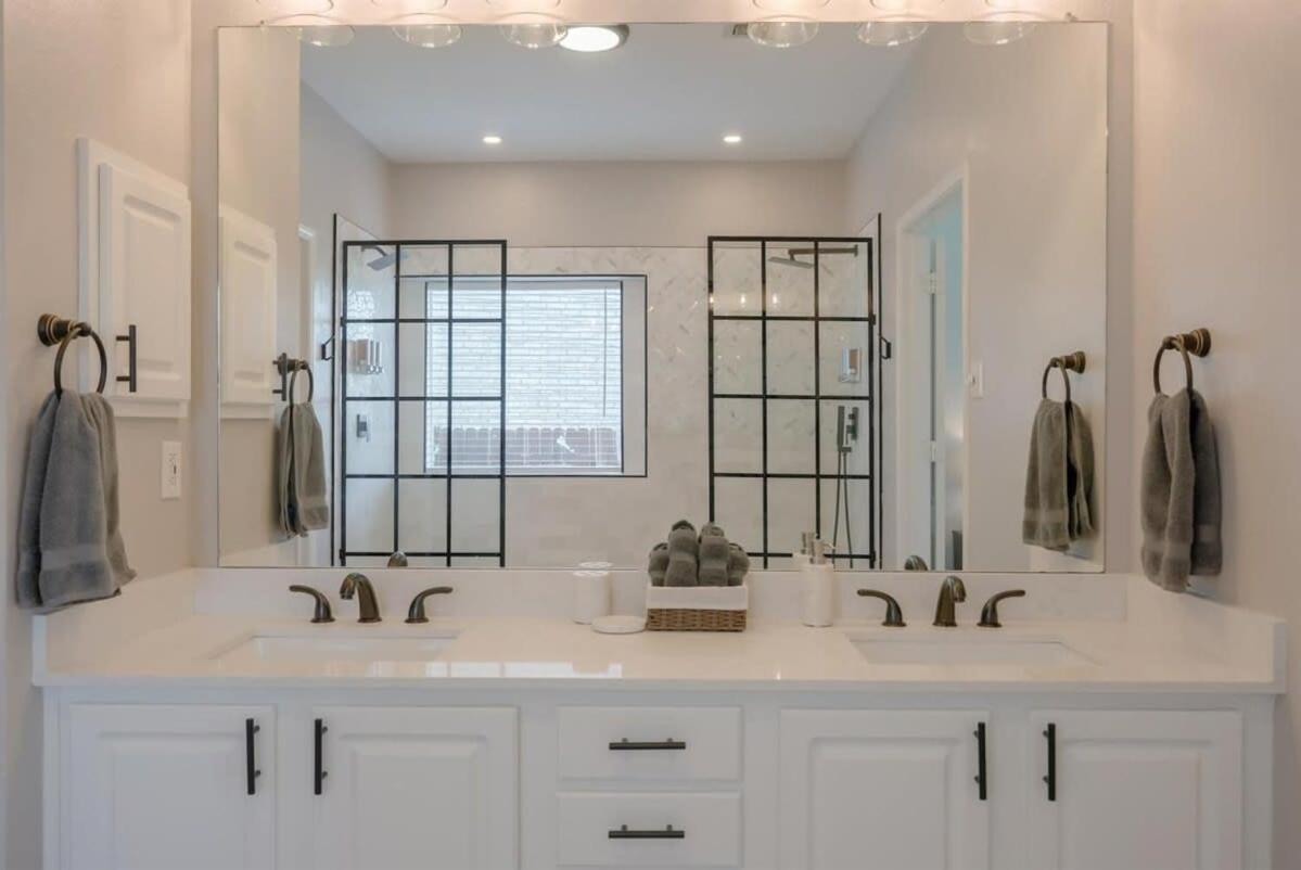 Pearl White Dream With Private Pool & Theatre