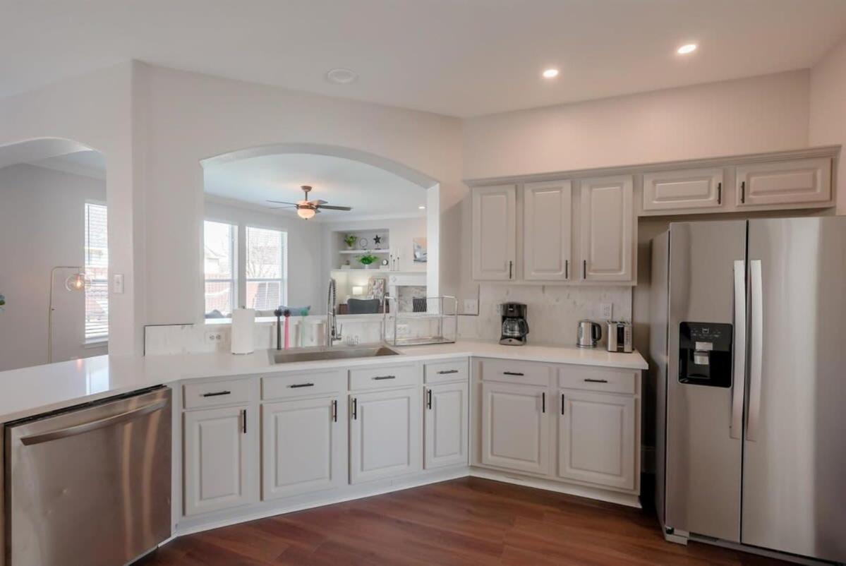 Pearl White Dream With Private Pool & Theatre Holiday home