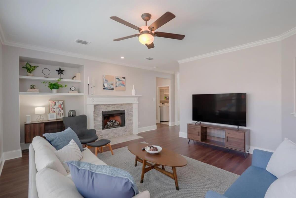 Pearl White Dream With Private Pool & Theatre Holiday home *