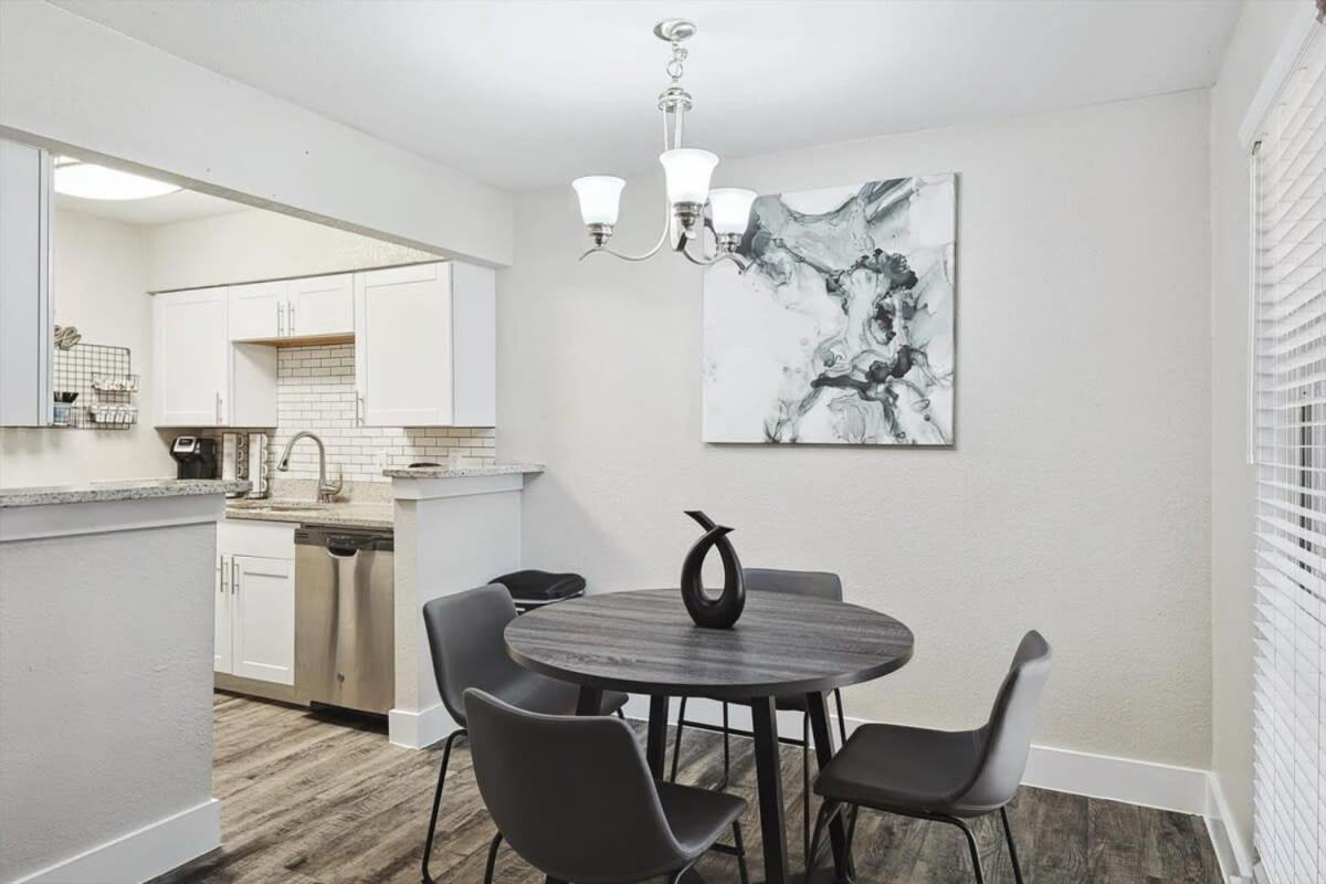 Apartment 2br 2ba Oasis Near Cowboys Stadium & 6 Flags *