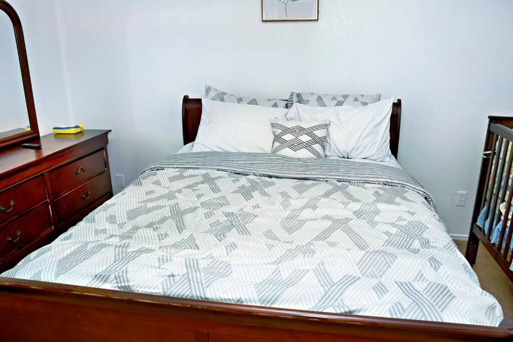 Holiday home Spacious 4-bedroom House With Ac, Wi-fi Superb In The Heart Of Arlington, Tx!