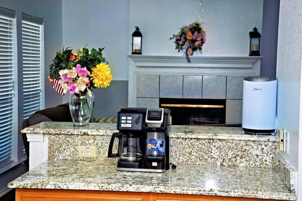Spacious 4-bedroom House With Ac, Wi-fi Superb In The Heart Of Arlington, Tx! Holiday home Arlington