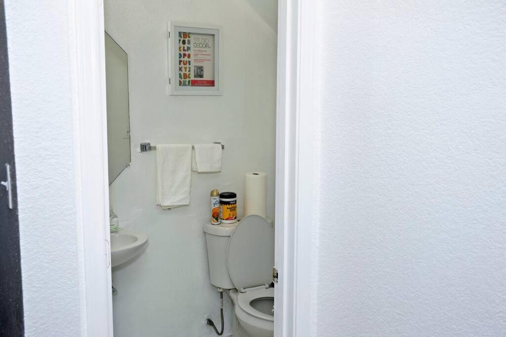 Spacious 4-bedroom House With Ac, Wi-fi Superb In The Heart Of Arlington, Tx!