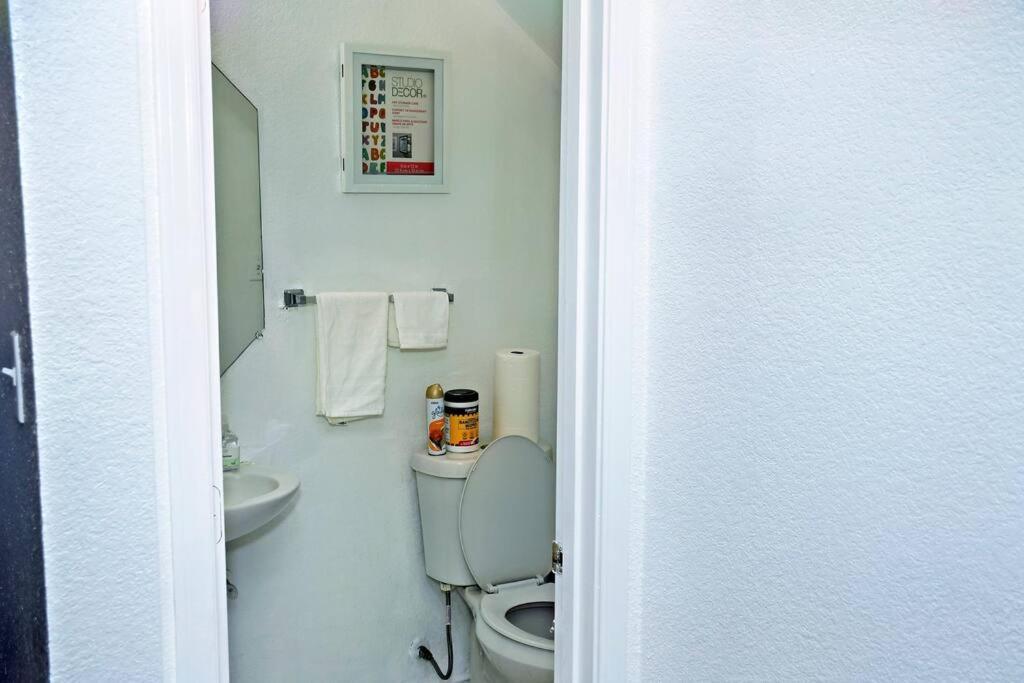 Spacious 4-bedroom House With Ac, Wi-fi Superb In The Heart Of Arlington, Tx! *