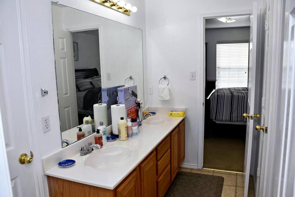 Holiday home Spacious 4-bedroom House With Ac, Wi-fi Superb In The Heart Of Arlington, Tx! Arlington