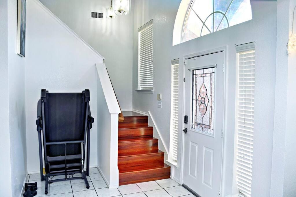 Spacious 4-bedroom House With Ac, Wi-fi Superb In The Heart Of Arlington, Tx! *