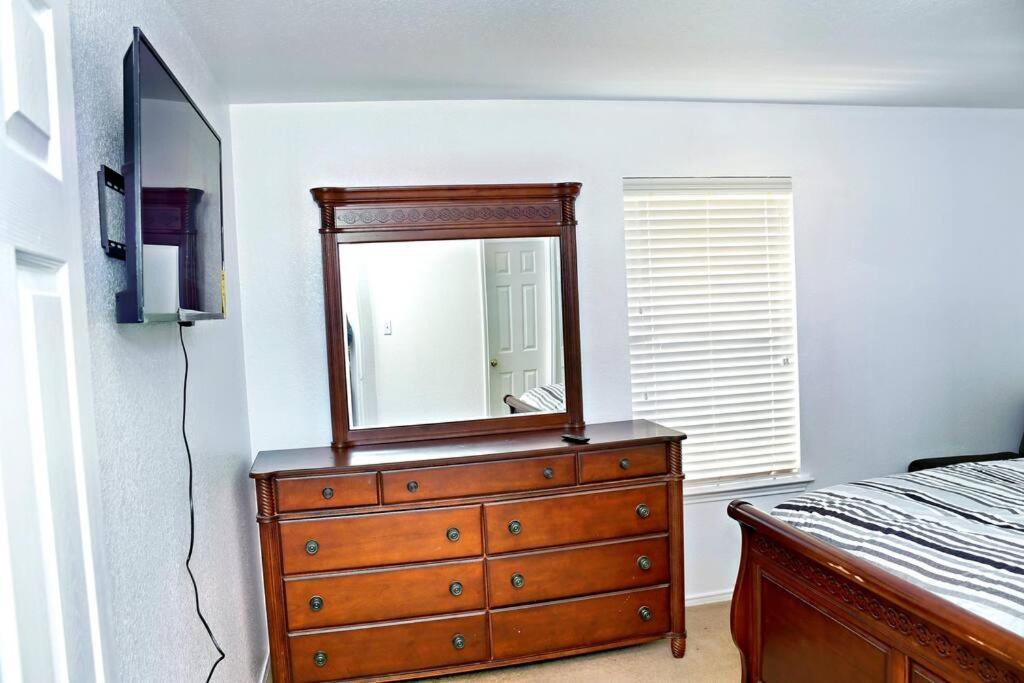 Spacious 4-bedroom House With Ac, Wi-fi Superb In The Heart Of Arlington, Tx! Holiday home