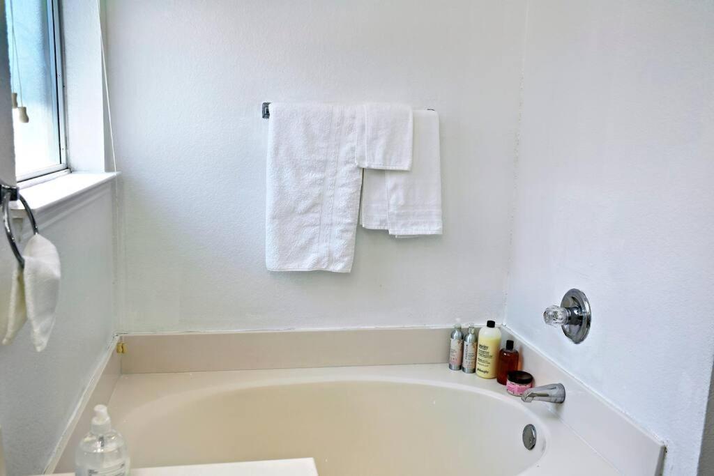 Spacious 4-bedroom House With Ac, Wi-fi Superb In The Heart Of Arlington, Tx! Holiday home *