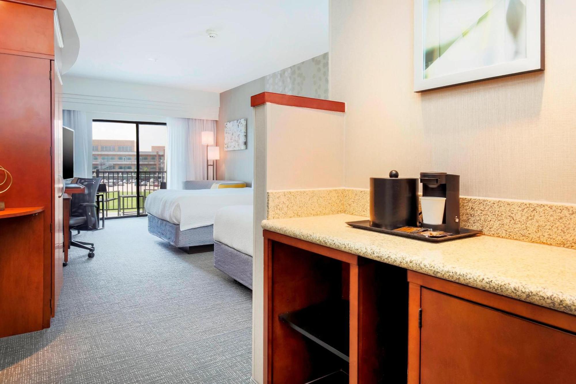 Courtyard By Marriott Dallas South Hotel Arlington