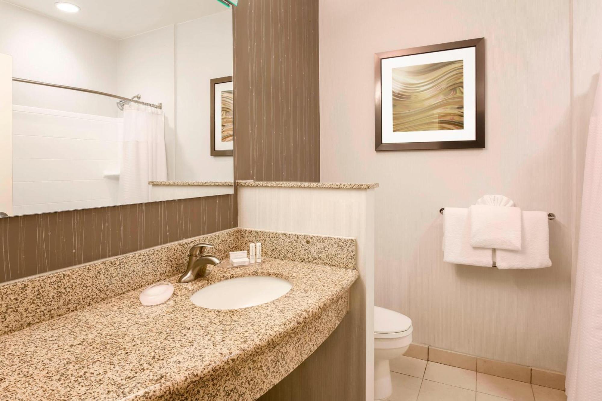 Courtyard By Marriott Dallas South