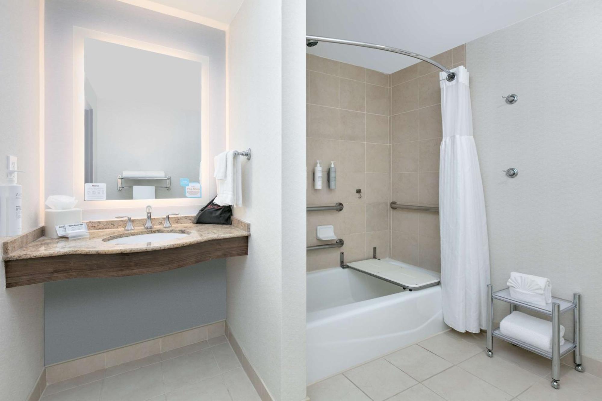 Hilton Garden Dallas 4*