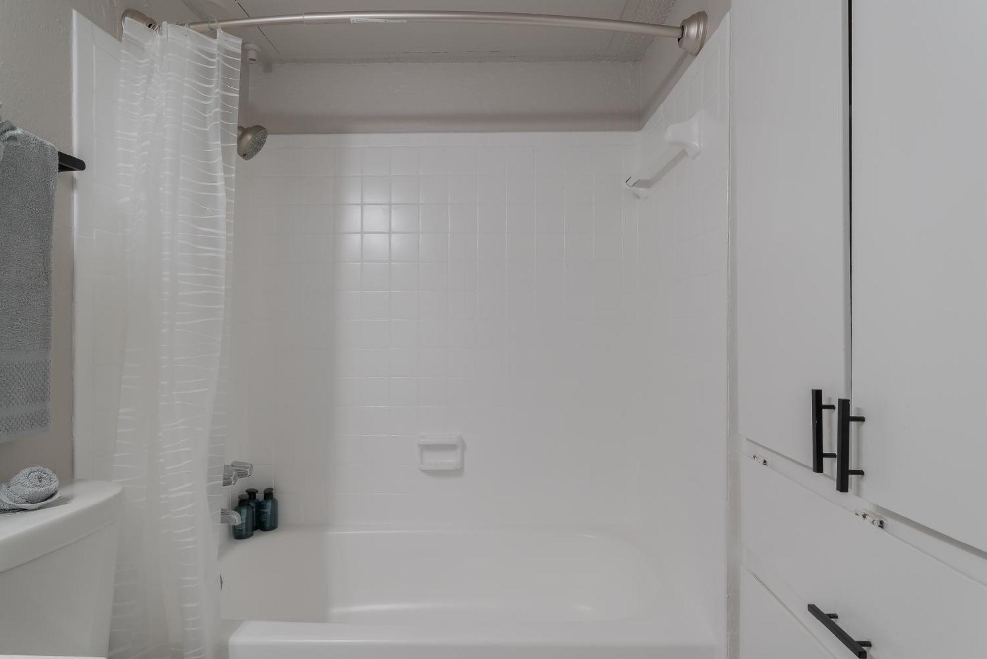 Apartment The Landry 257 Spacious And Cozy 1 Bedroom 1bth *