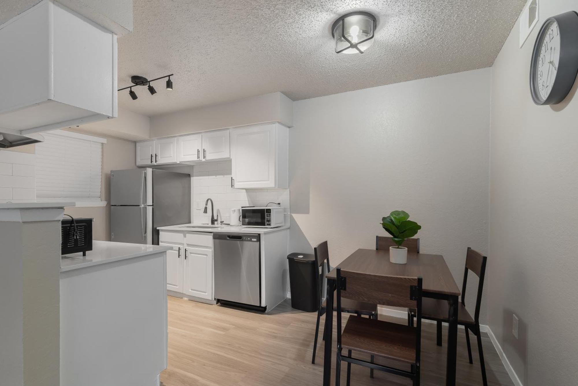 The Landry 163 Spacious And Cozy 1 Bedroom 1bth Apartment