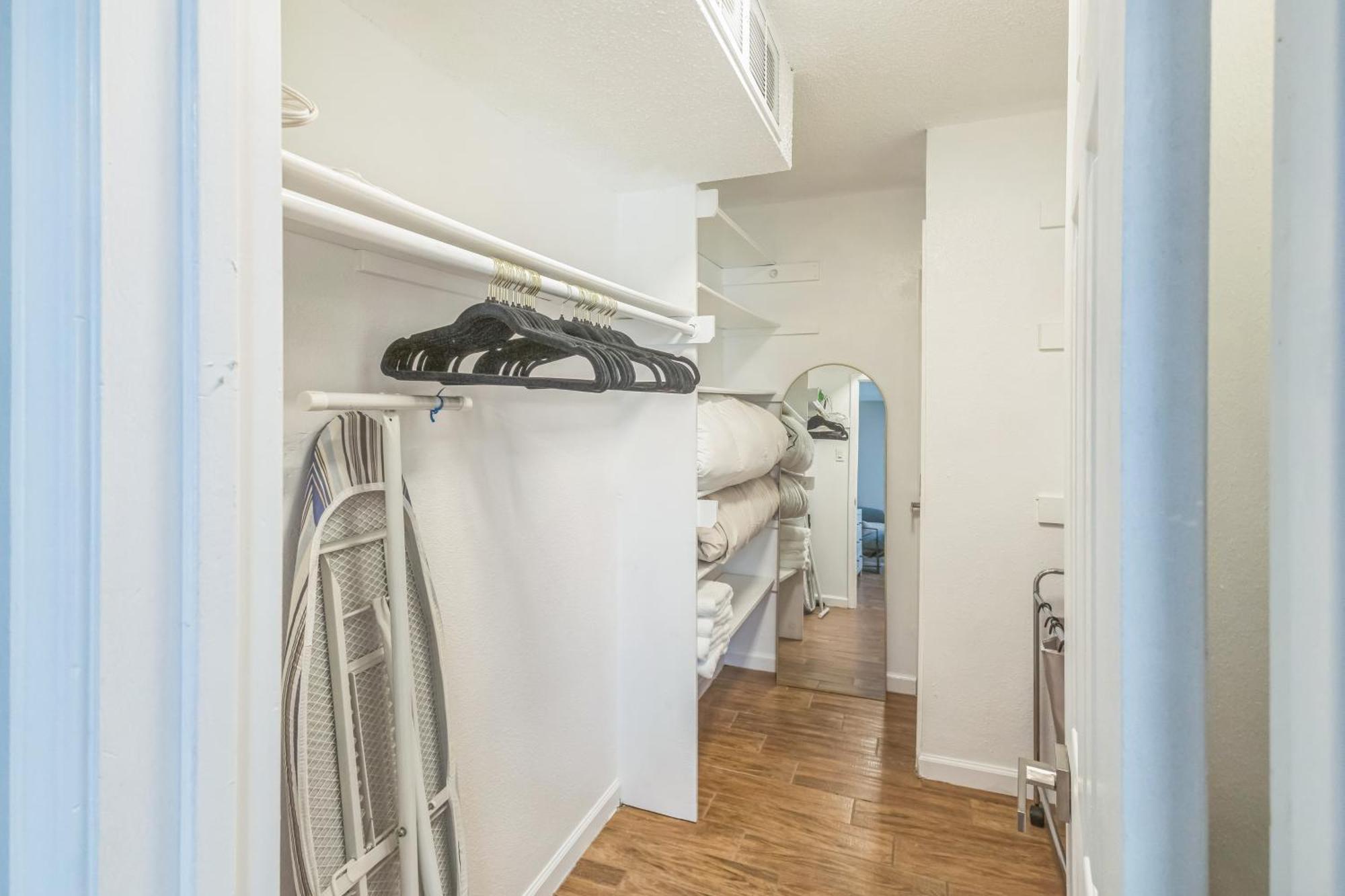 Charming Getaway In The Heart Of Duplex Arlington