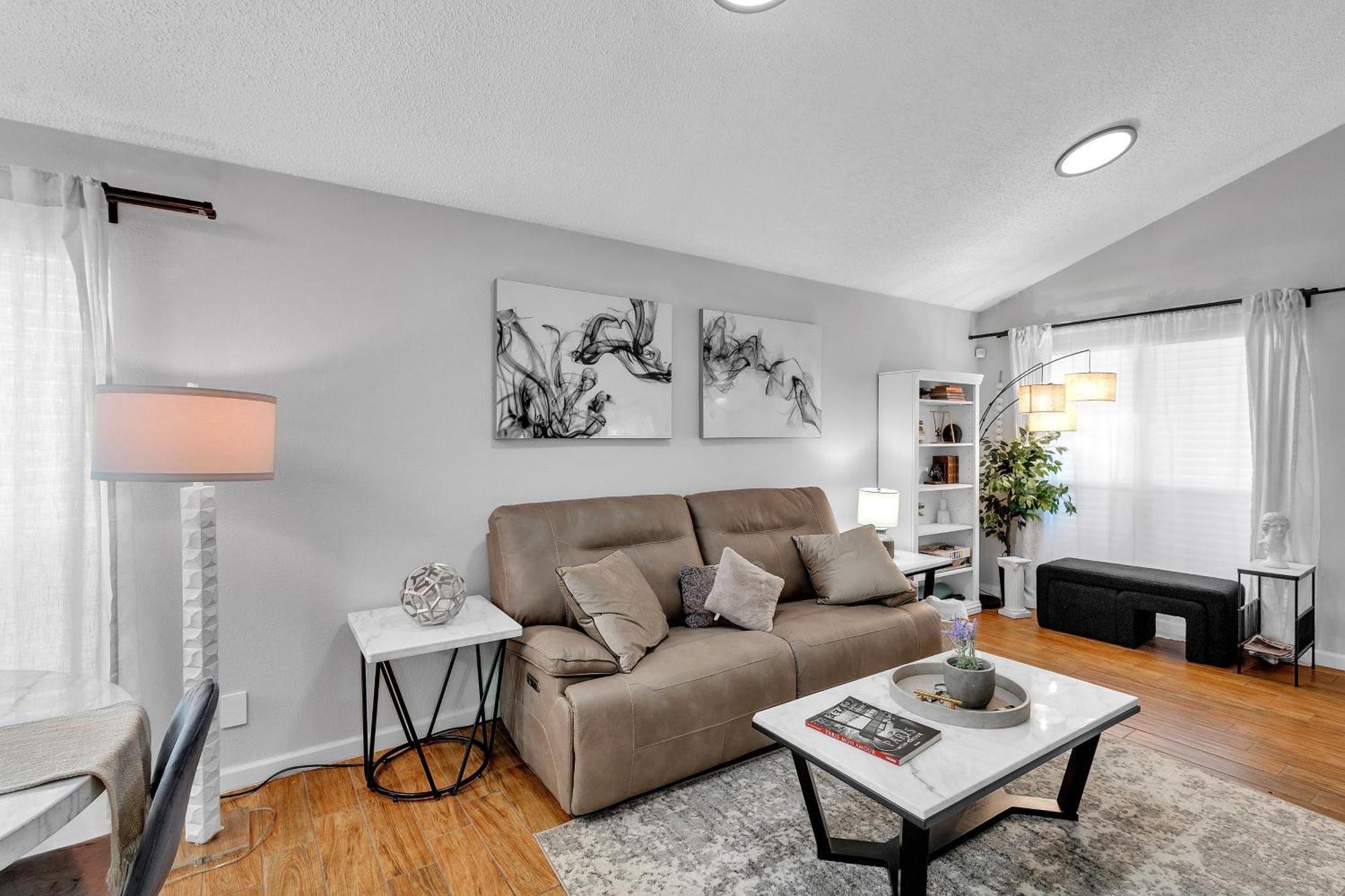 Apartment Charming Getaway In The Heart Of Duplex
