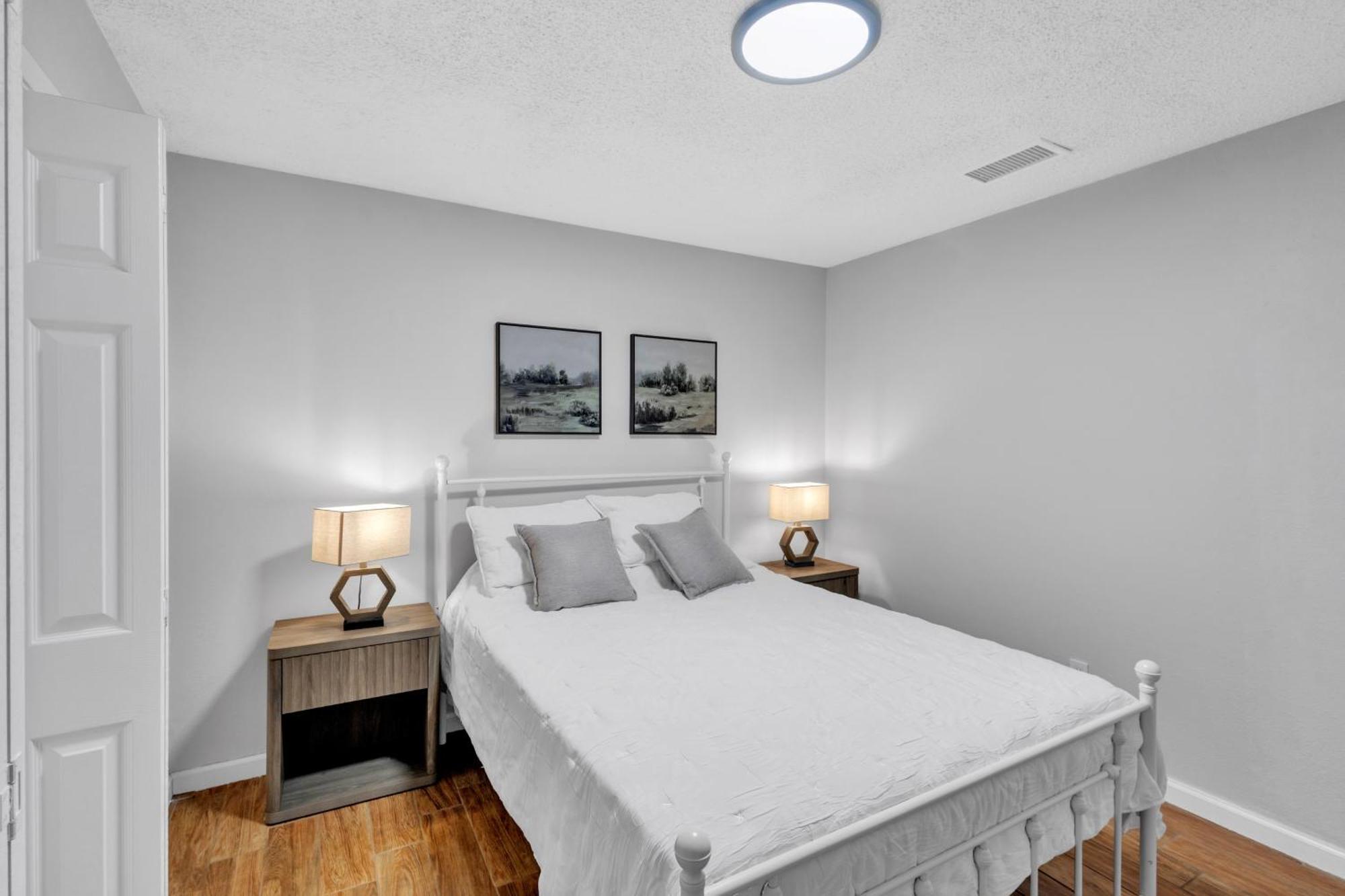 Apartment Charming Getaway In The Heart Of Duplex