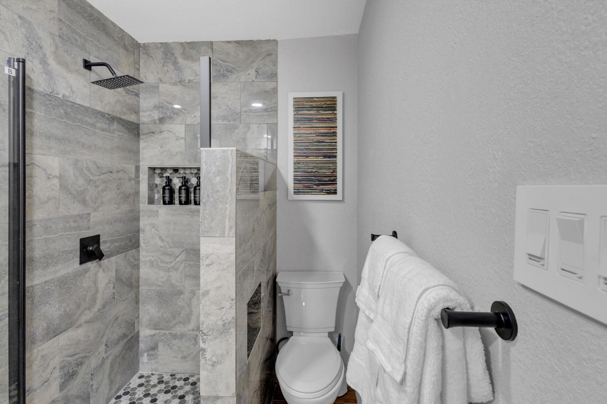 Charming Getaway In The Heart Of Duplex Apartment Arlington
