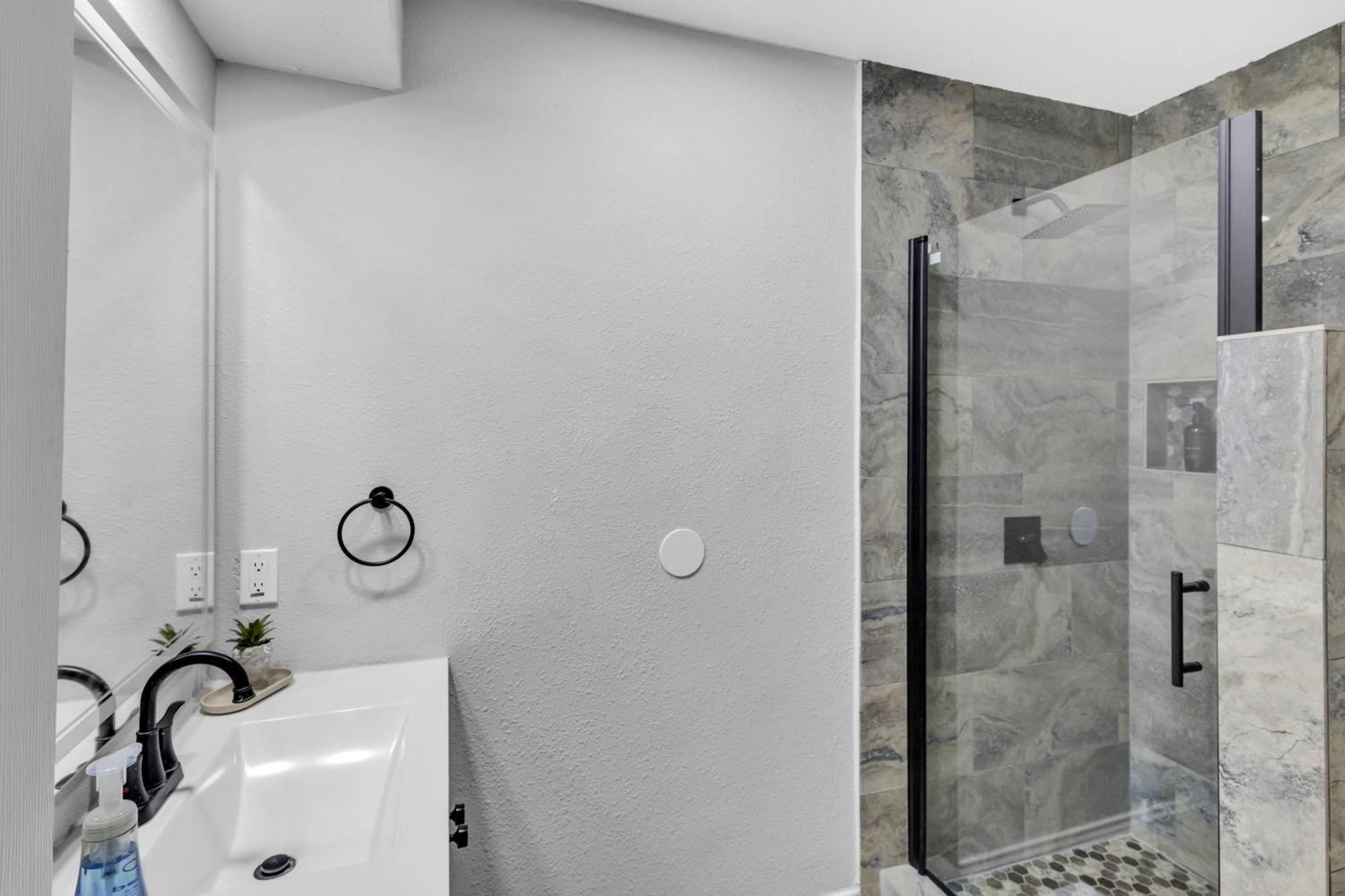 Charming Getaway In The Heart Of Duplex * Arlington