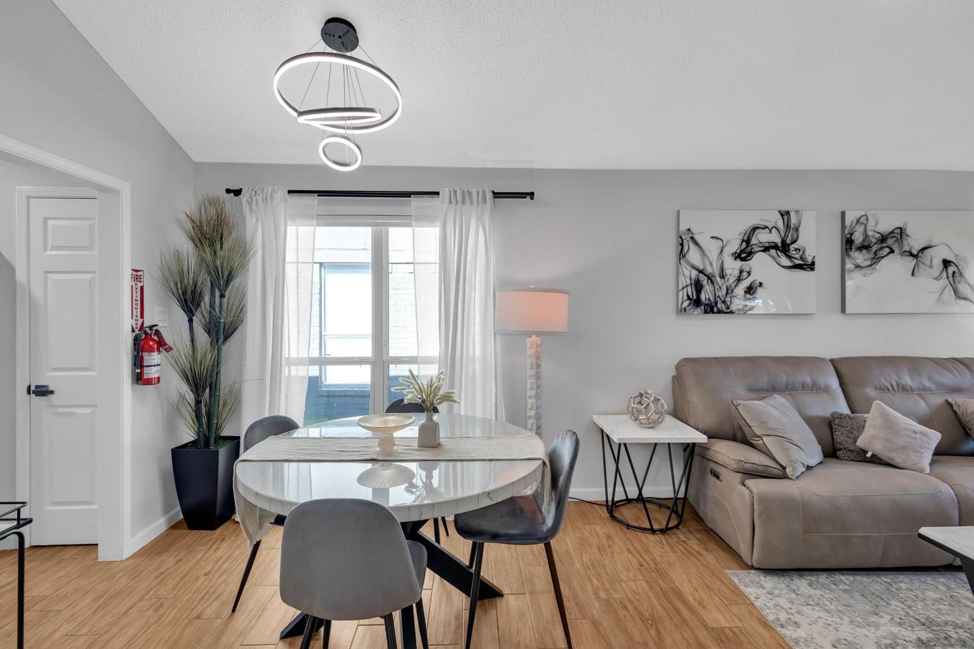 Charming Getaway In The Heart Of Duplex
