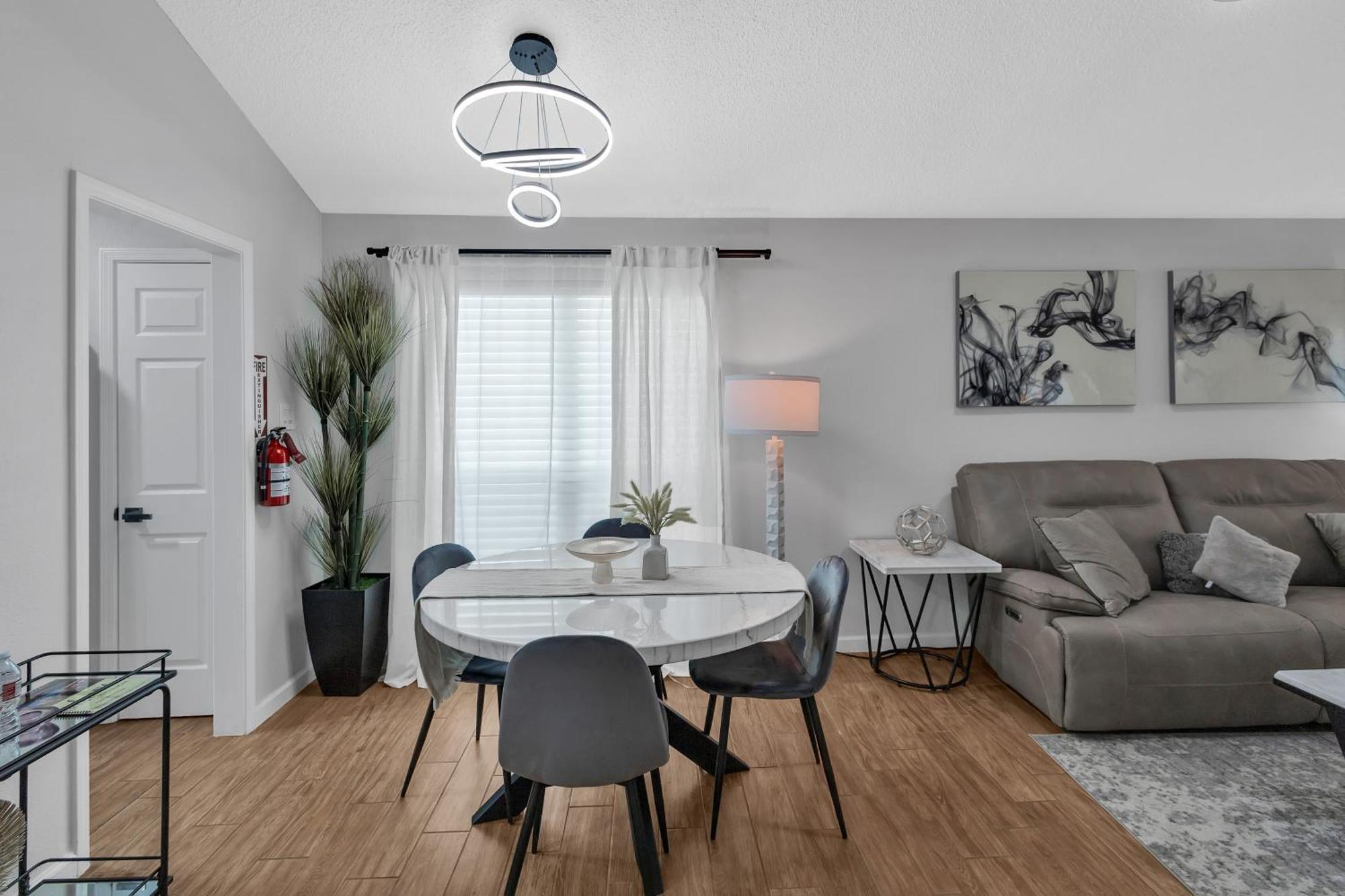 Apartment Charming Getaway In The Heart Of Duplex