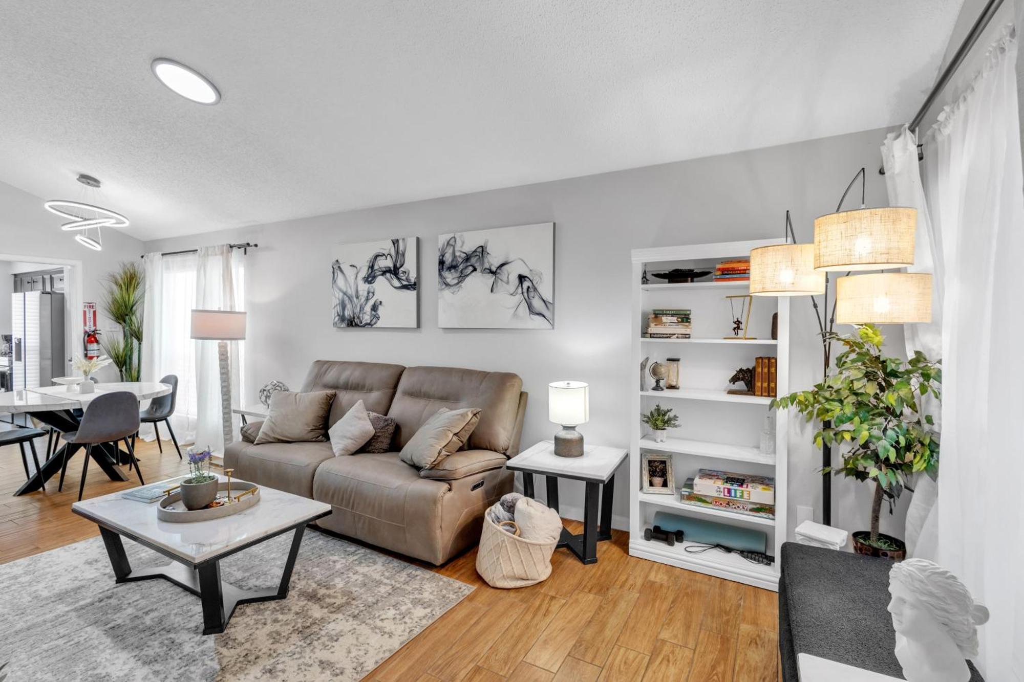 Charming Getaway In The Heart Of Duplex