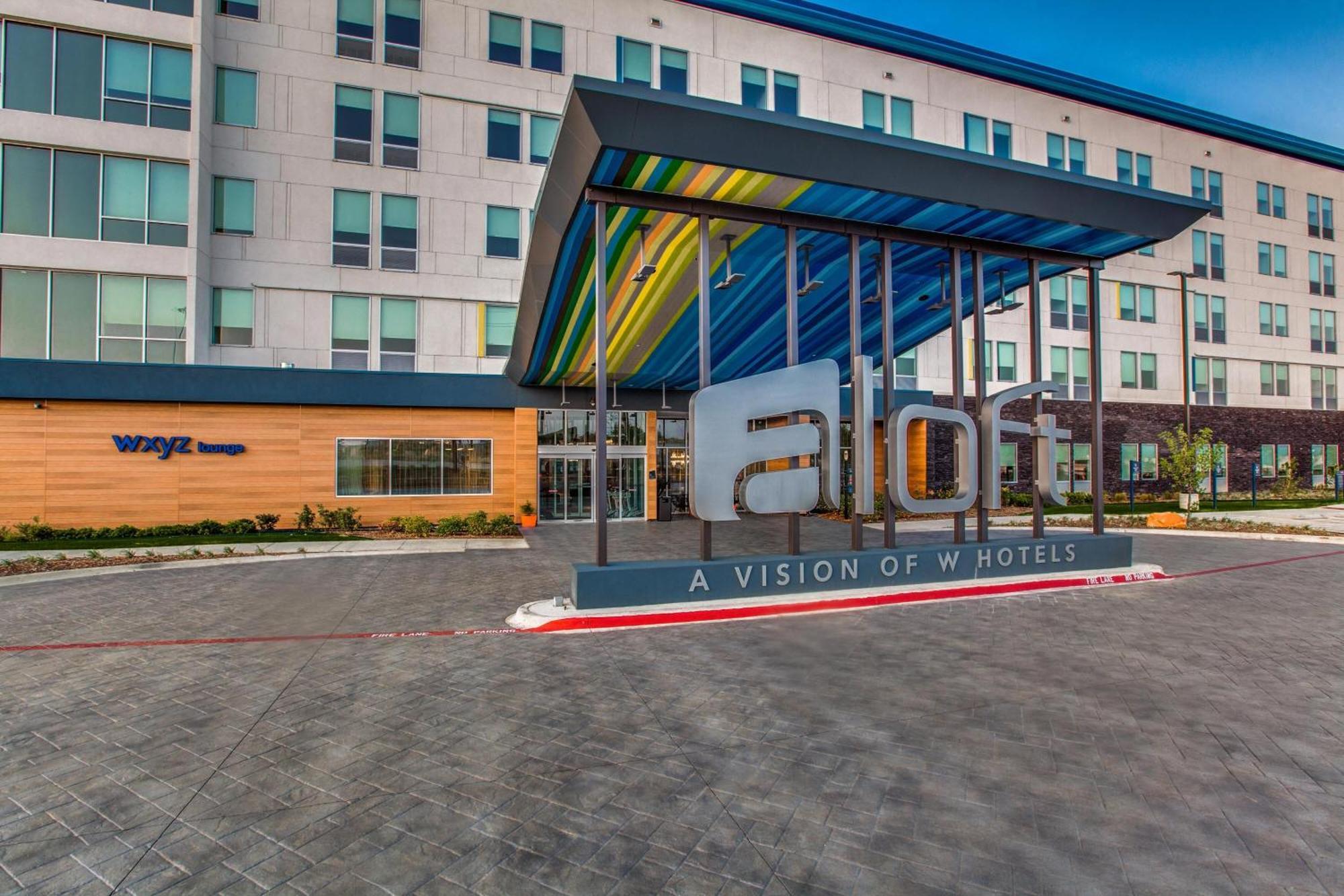 Aloft Dallas Entertainment District Hotel