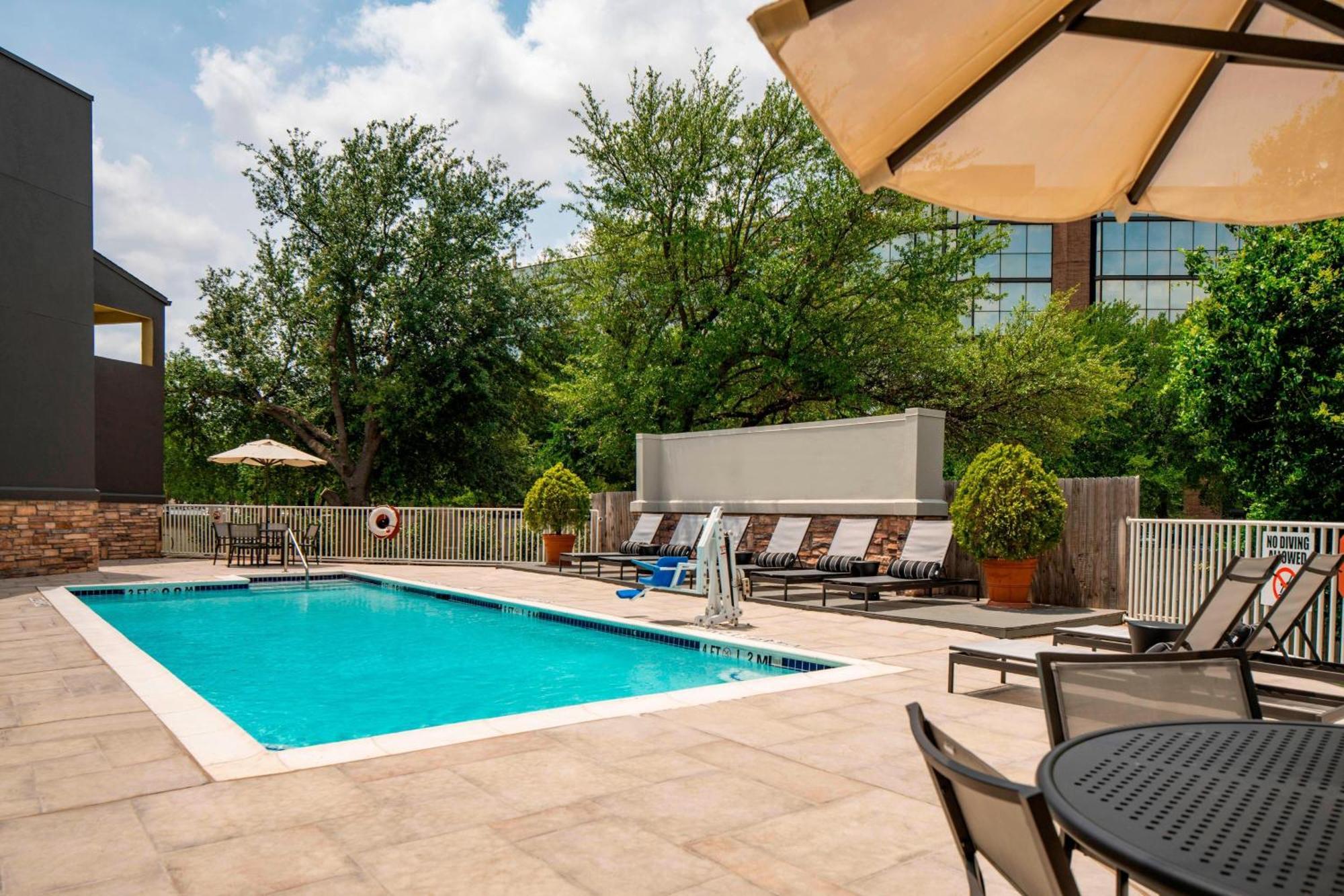 Hotel Four Points By Sheraton Dallas Entertainment District 3*