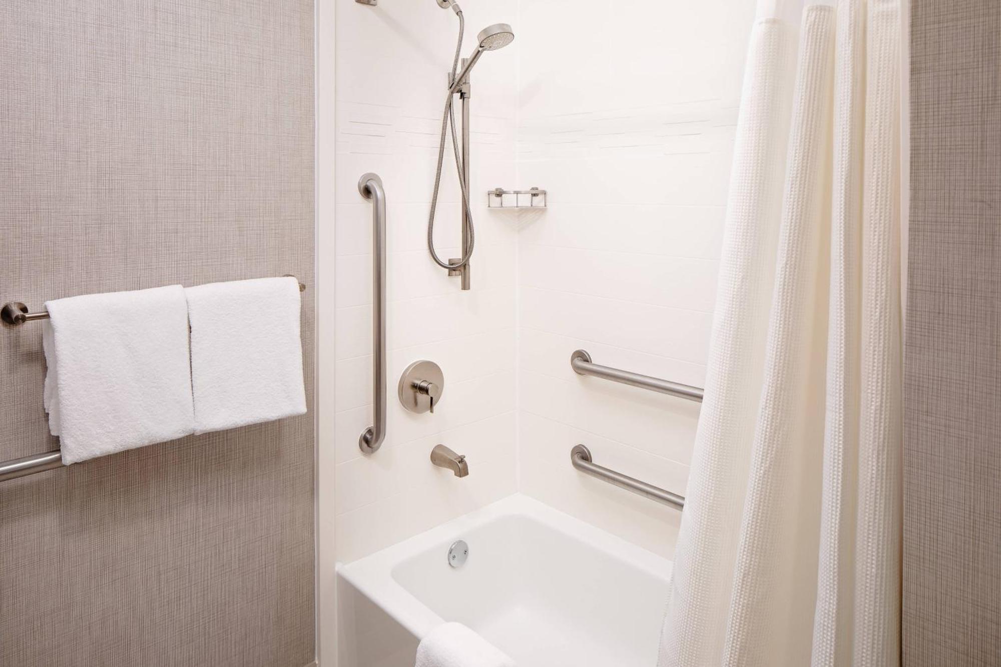 Residence Inn Arlington Hotel 3*