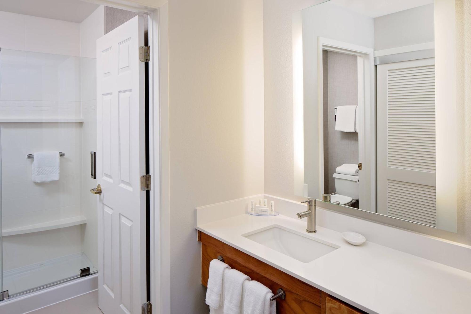 Residence Inn Arlington Hotel 3*